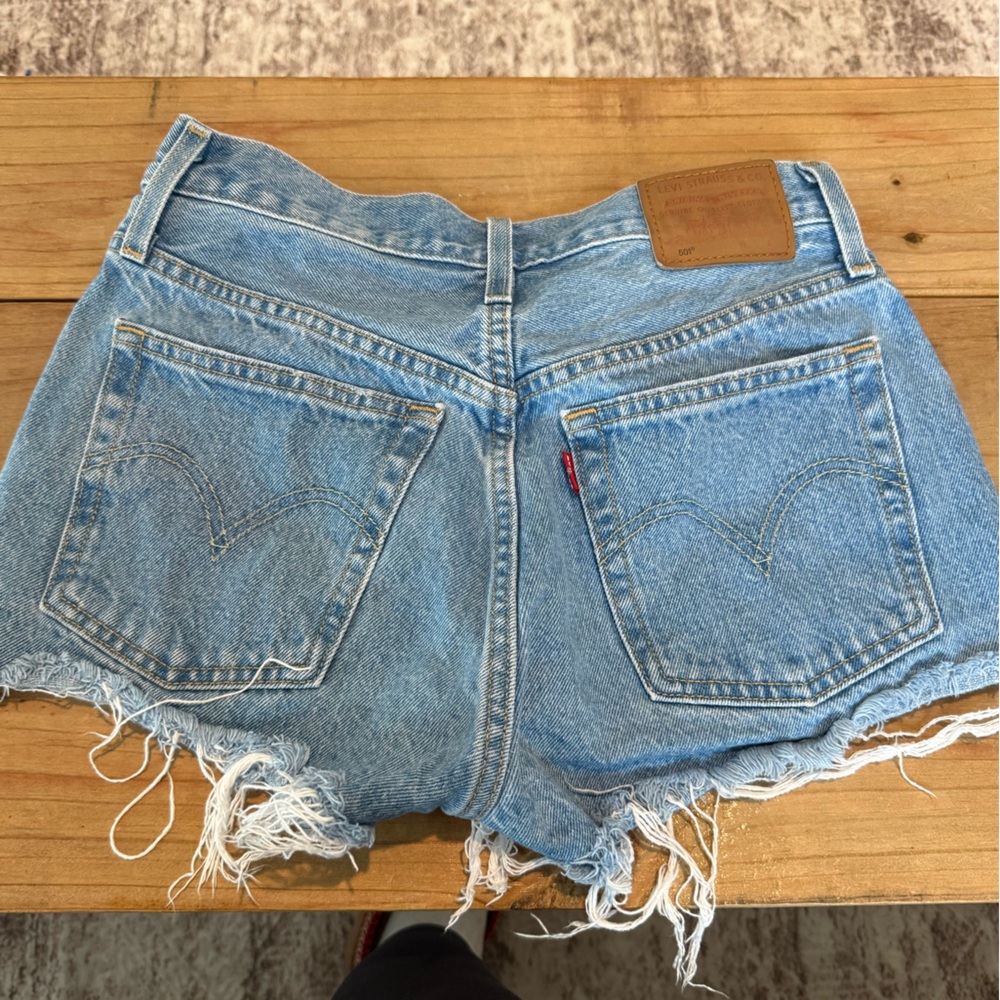 Levi's 501 shorts size 25
